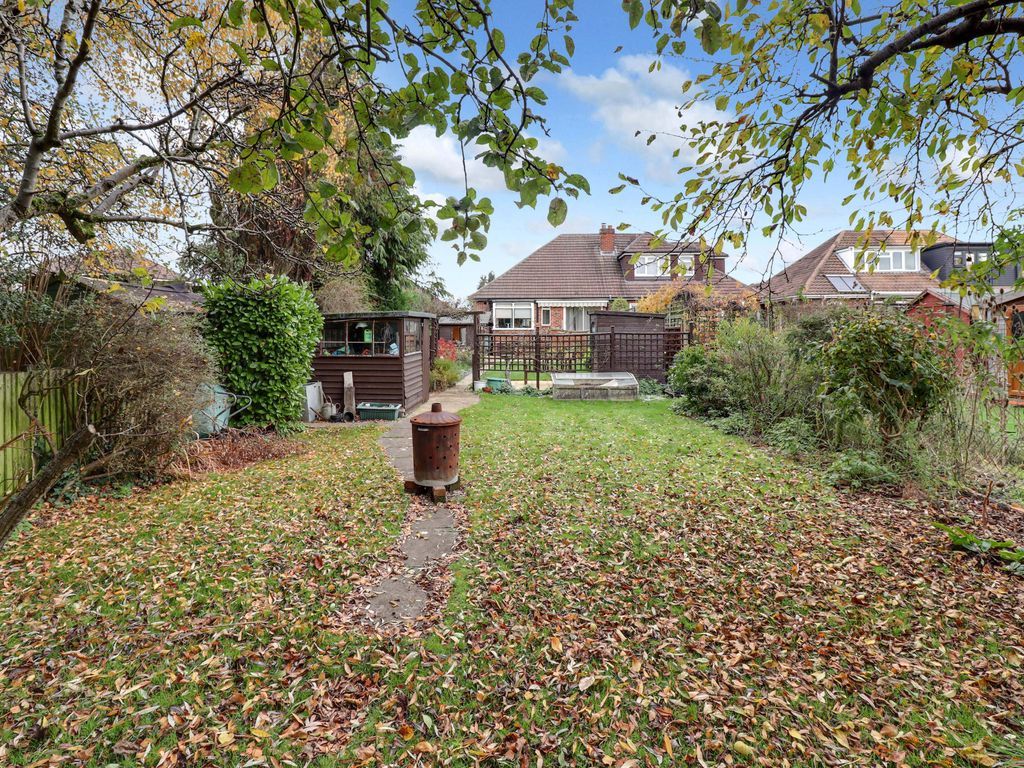 Ayebridges Avenue, Egham TW20  