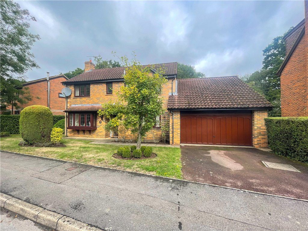 4 bed detached house for sale in Hanover Drive, Fleet, Hampshire GU51