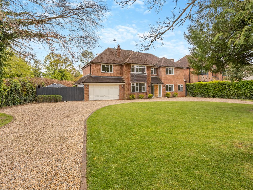 6 bed detached house for sale in Long Walk, Chalfont St. Giles HP8, £