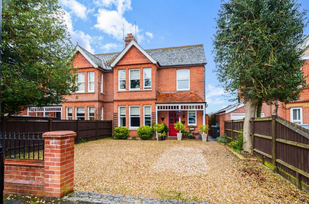 6 bed semidetached house for sale in Cliddesden Road, Basingstoke