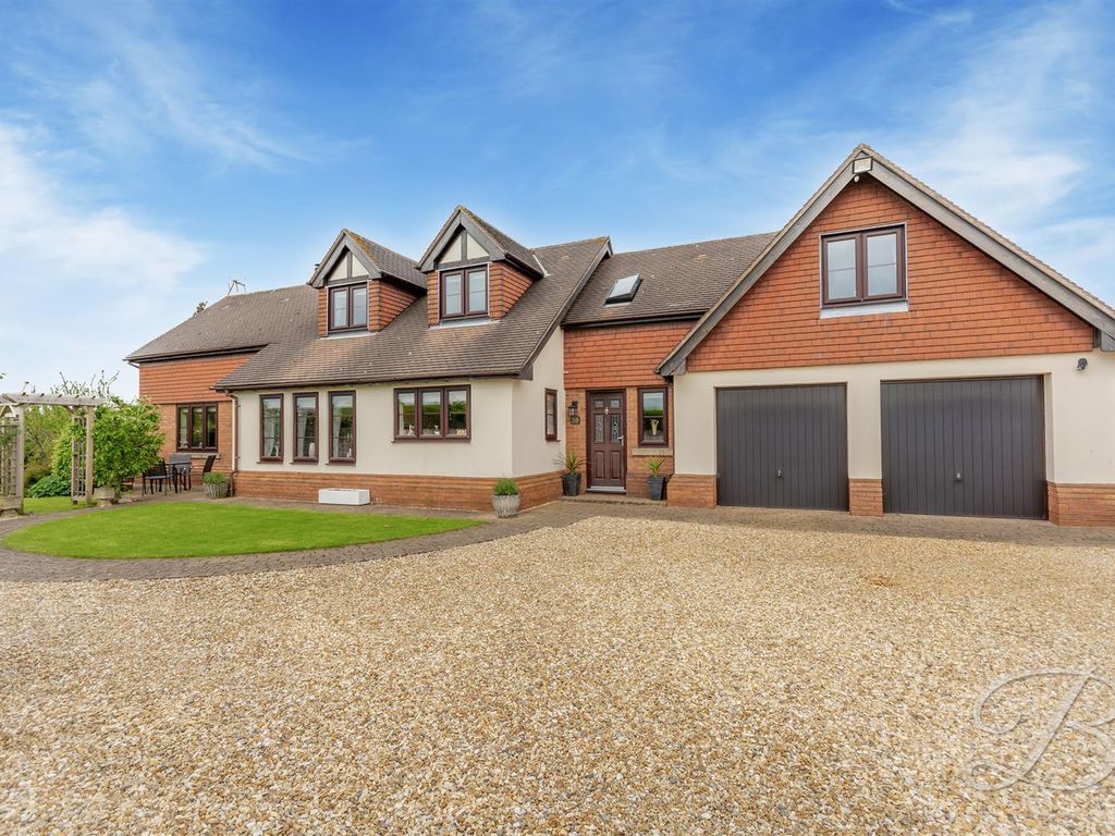 4 bed detached house for sale in Beechdale Crescent, SuttonInAshfield