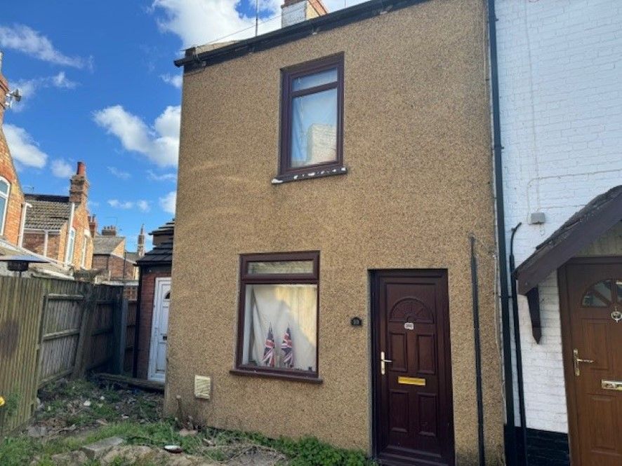 Terraced house for sale in 10 & 10A North End Yard, King's Lynn, Norfolk PE30, £90,000 Zoopla