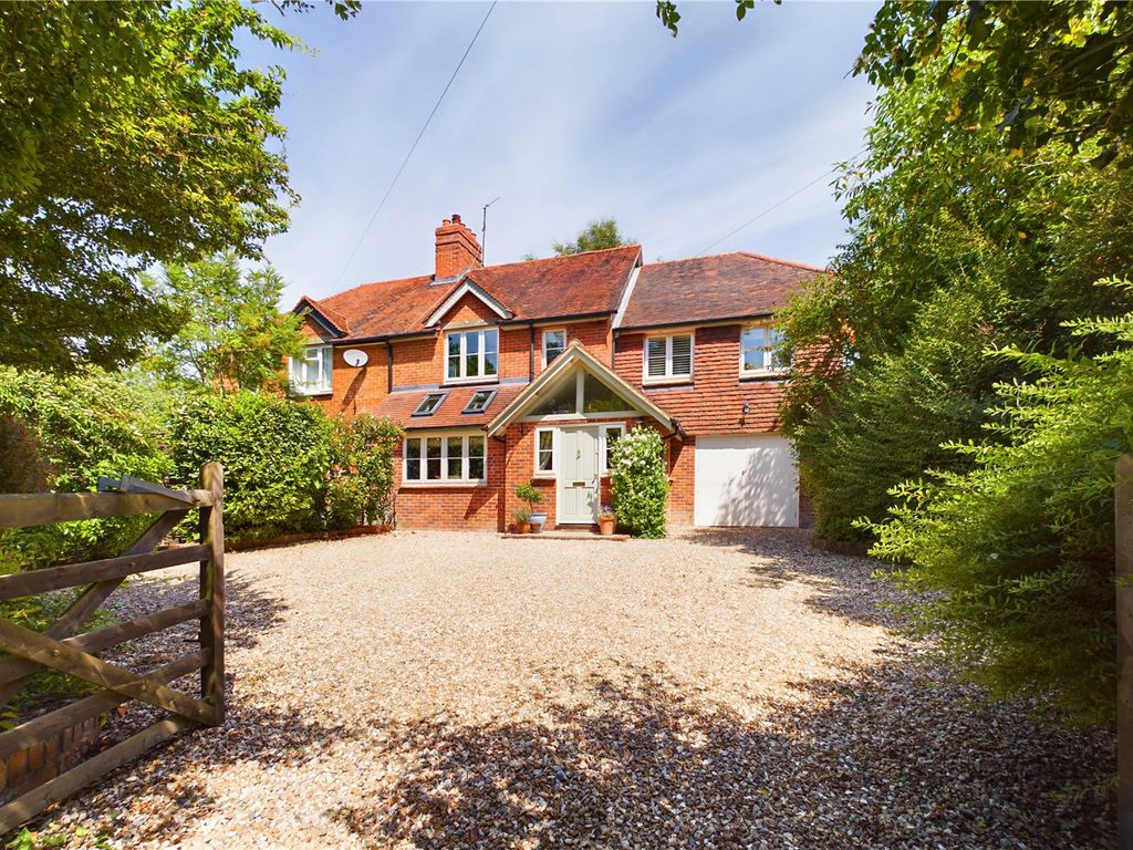 4 bed semidetached house to rent in Hamstead Marshall, Newbury