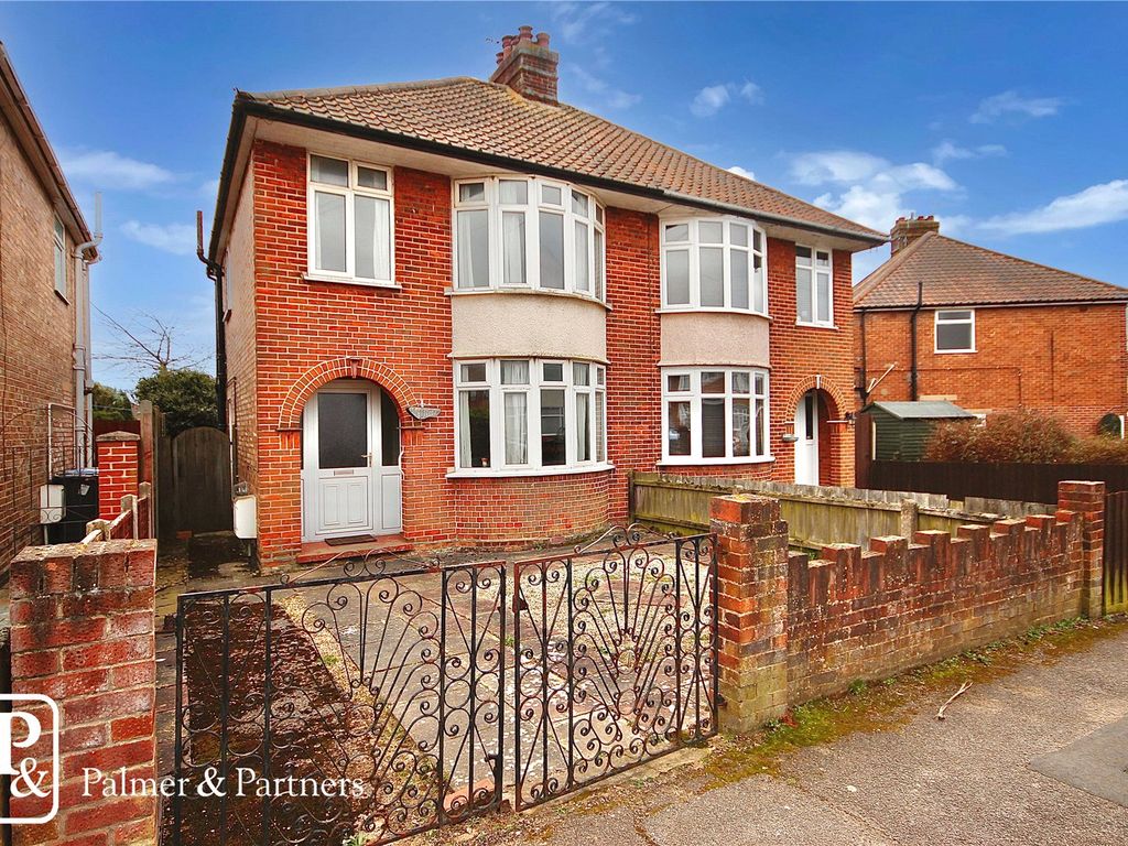 3 bed semidetached house for sale in Mildmay Road, Ipswich, Suffolk