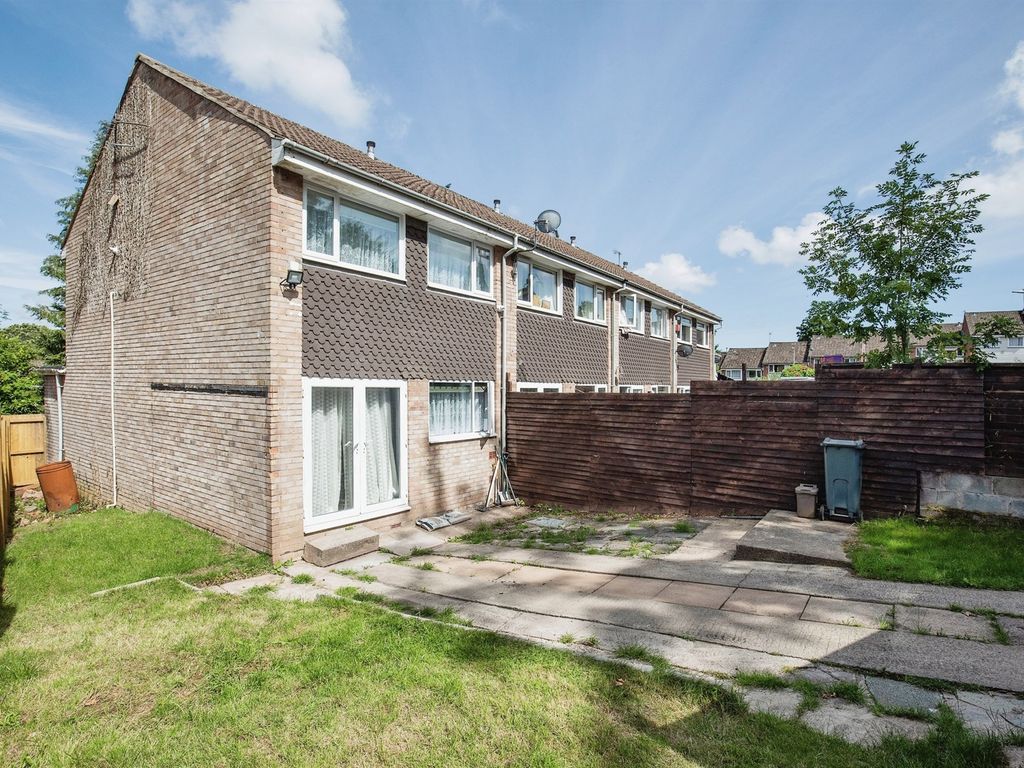 3 bed semidetached house for sale in The Hawthorns, Cardiff CF23, £