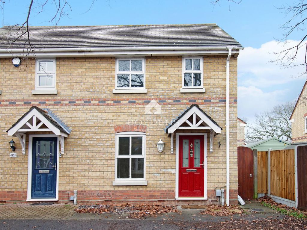 2 bed semidetached house for sale in Chinook, Highwoods, North