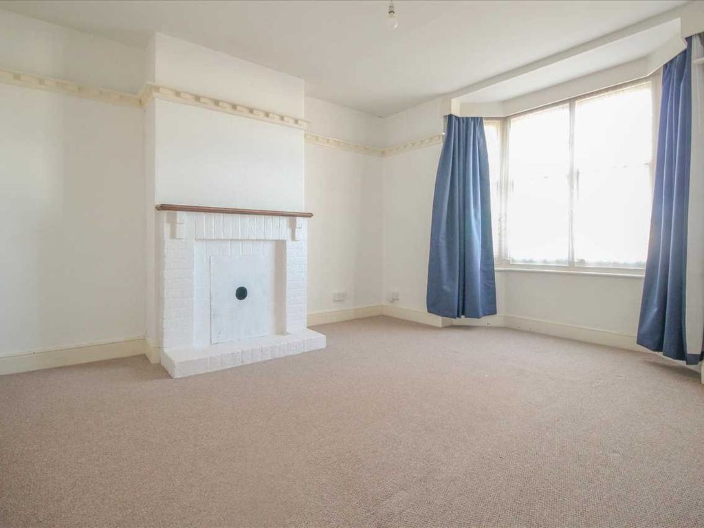 1 bed flat to rent in Finedon Road, Wellingborough NN8, £600 pcm Zoopla