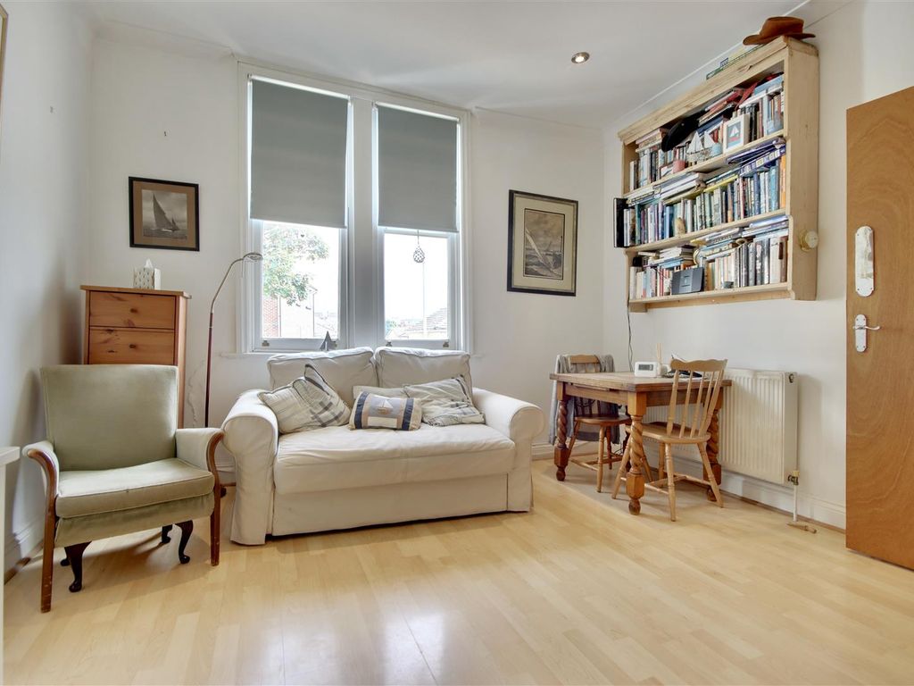 2 bed flat for sale in Waverley Road, Southsea PO5, £175,000 Zoopla
