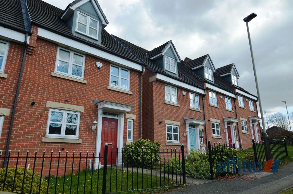 4 bed terraced house to rent in Carty Road, Hamilton, Leicester LE5, £