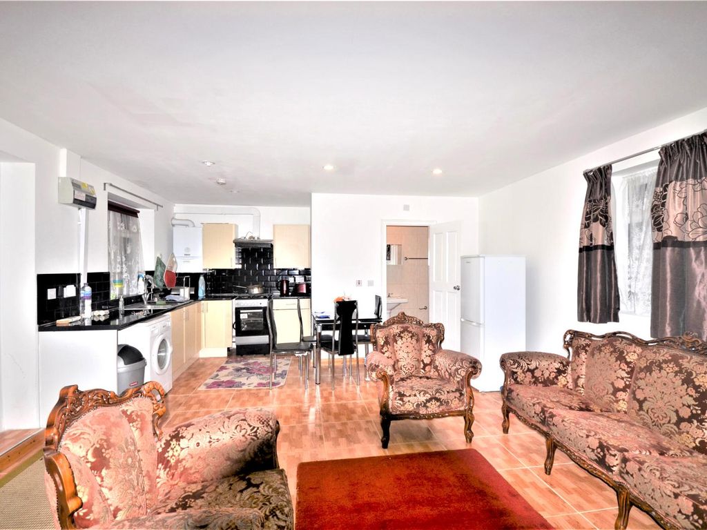 Studio to rent in Ashurst Drive, Ilford IG2 Zoopla