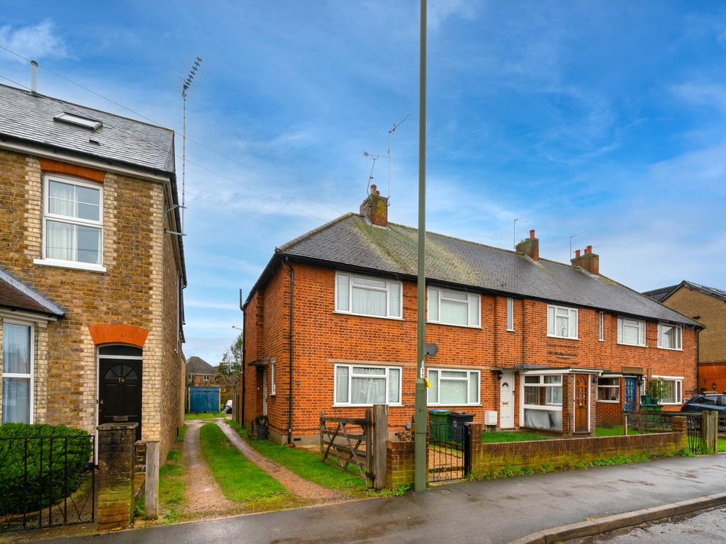 2 bed end terrace house for sale in Coverts Road, Claygate, Surrey KT10