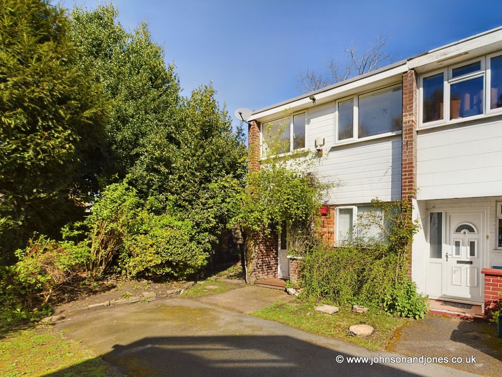 3 bed end terrace house for sale in Church Close, Addlestone KT15 Zoopla