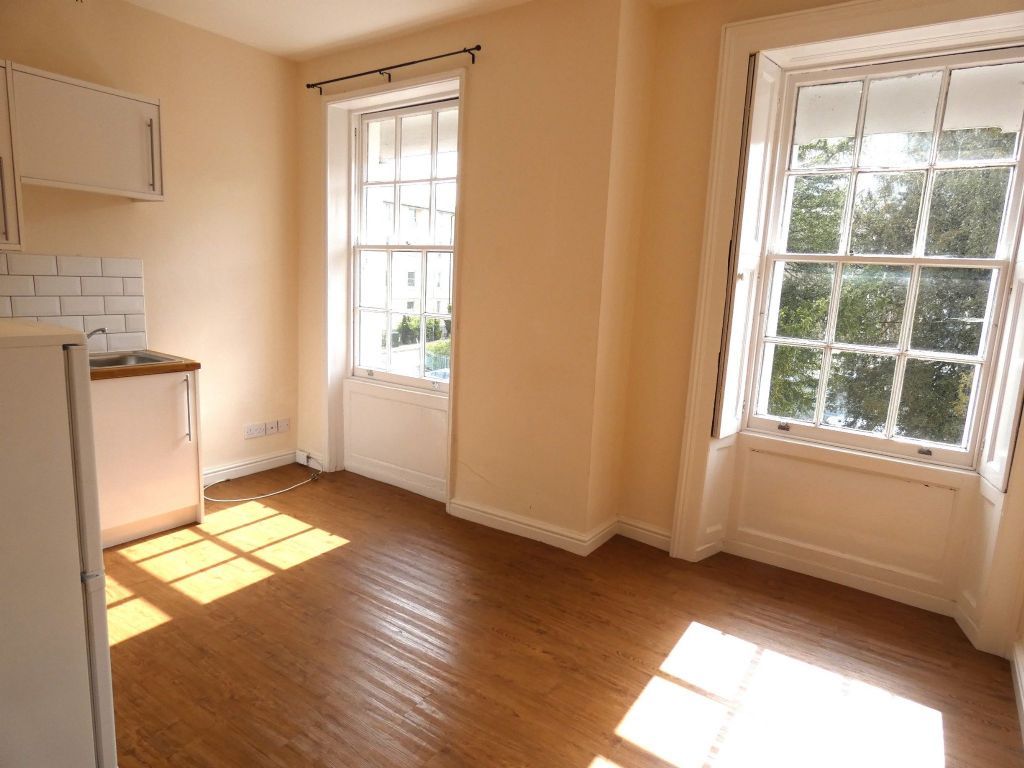 1 bed flat to rent in Street, Cheltenham GL52 Zoopla