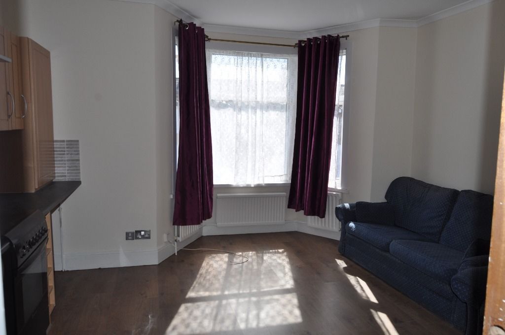1 bed flat to rent in Kensington Gardens, Ilford IG1 Zoopla