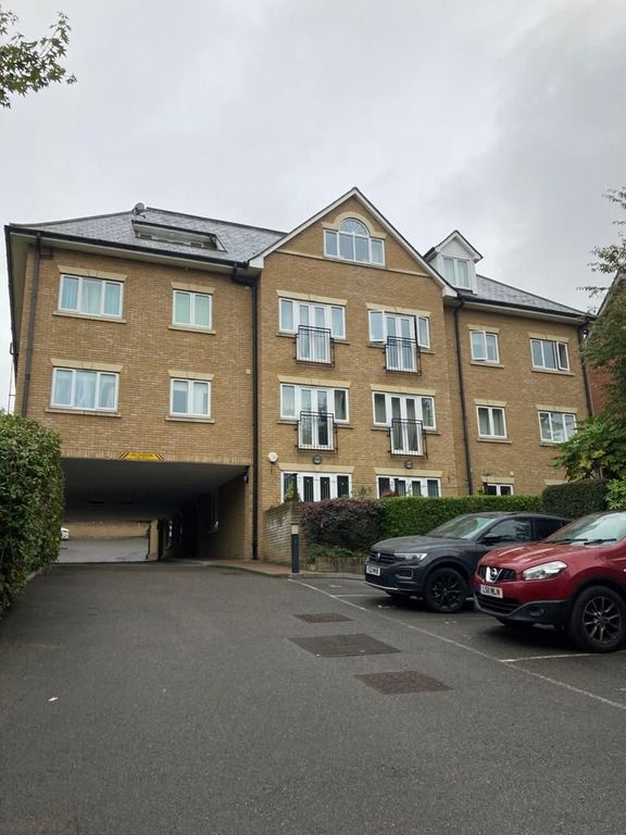 2 bed flat to rent in Flat, Spinnaker Court, Bean Road, Greenhithe DA9