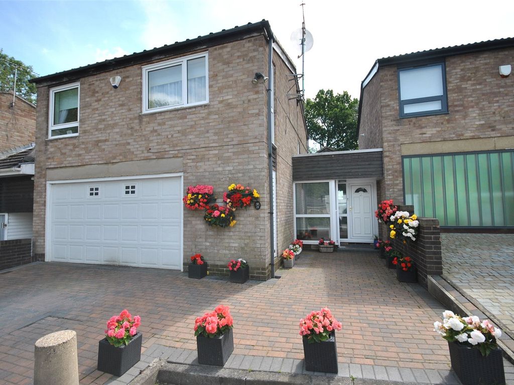 3 bed linkdetached house for sale in Eddison Walk, Adel, Leeds, West