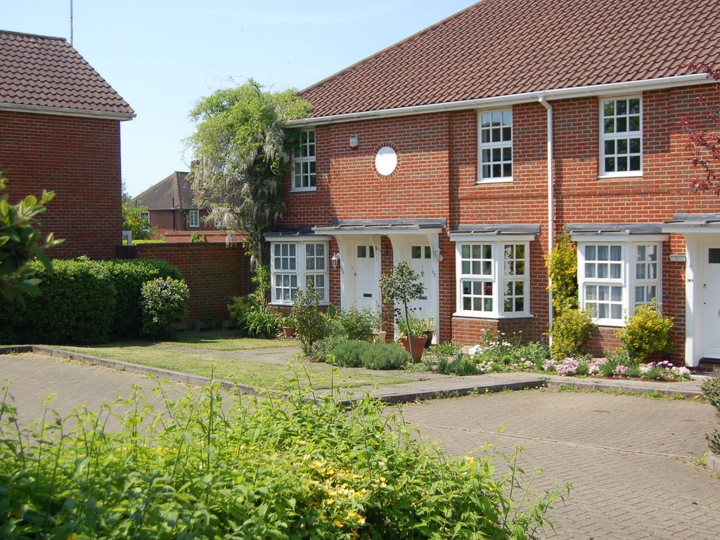 2 bed terraced house to rent in Longcroft Lane, Welwyn Garden City AL8