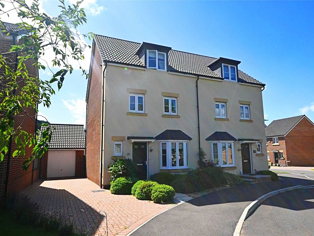 4 bed semidetached house for sale in Spinners Road, Brockworth