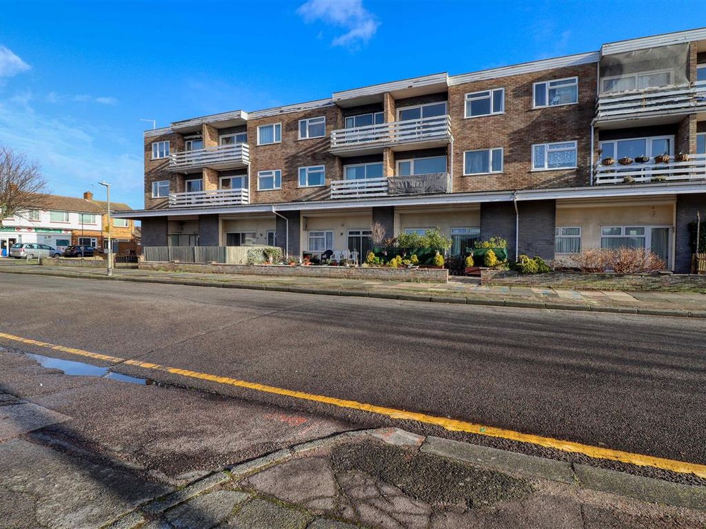 2 bed flat for sale in Maplin Court, Kings Avenue, Holland On Sea CO15