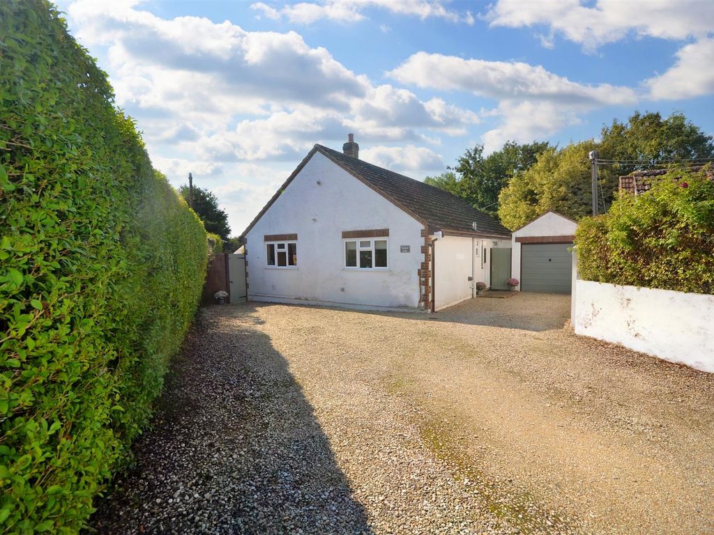 3 bed detached bungalow for sale in Jacobs Ladder, Child Okeford