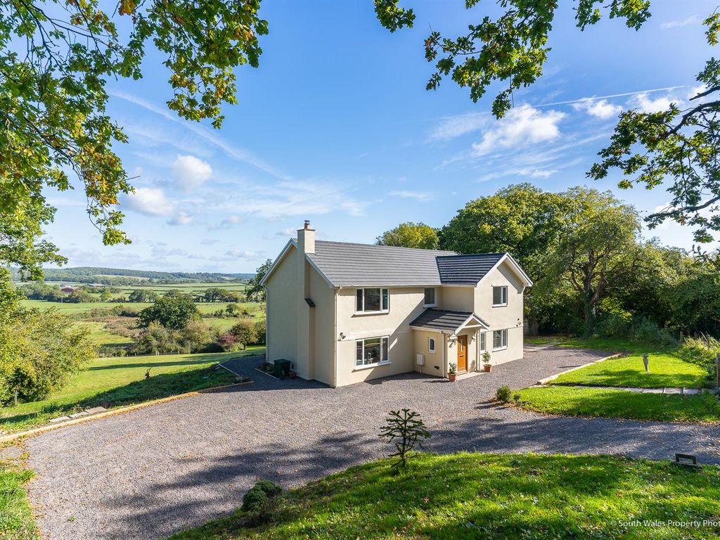 5 bed detached house for sale in Dyffryn, Cardiff CF5 Zoopla