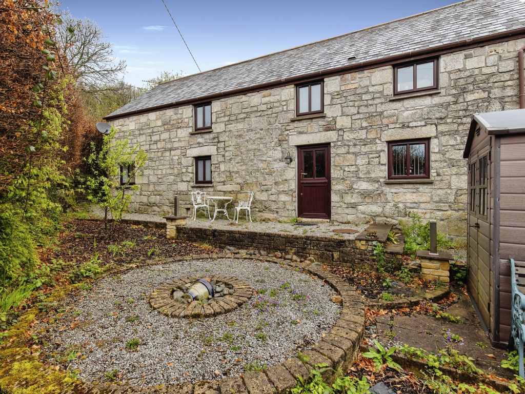2 bed barn conversion for sale in Barton Lane, Central Treviscoe, St