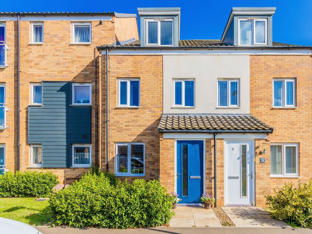 3 bed terraced house for sale in Briggs Mead, Wymondham NR18, £225,000