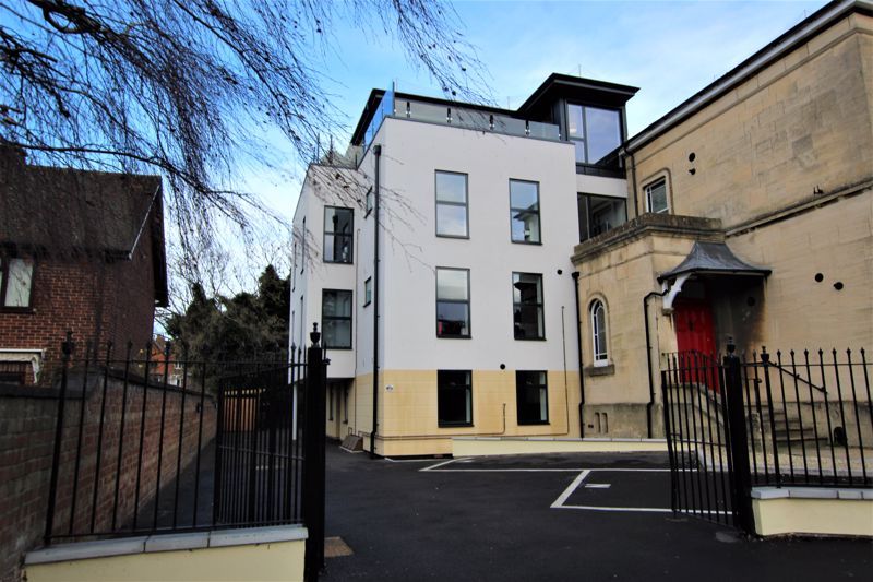 2 bed flat to rent in London Road, Gloucester GL1 Zoopla