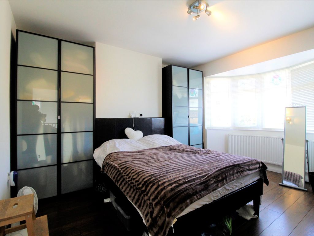 3 bed semidetached house to rent in King Edward Road, EN5 Zoopla