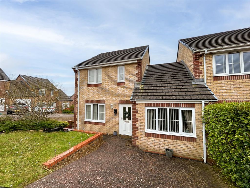 2 bed semidetached house for sale in Glenfields Road, Haverfordwest