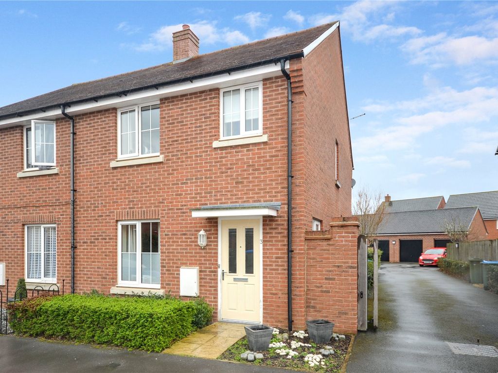 3 bed semidetached house for sale in Lambert Road, Aylesbury
