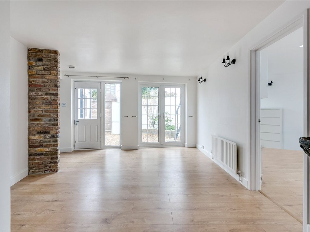 4 bed detached house to rent in Agincourt Road, South End Green, London