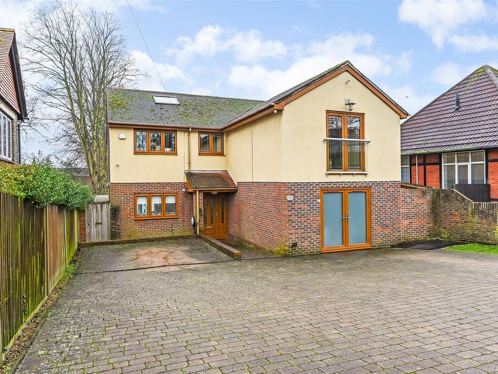 4 bed detached house for sale in Havant Road, Cosham, Portsmouth PO6, £