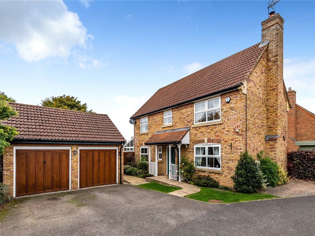 4 bed detached house for sale in Bakers Close, Turvey, Bedford
