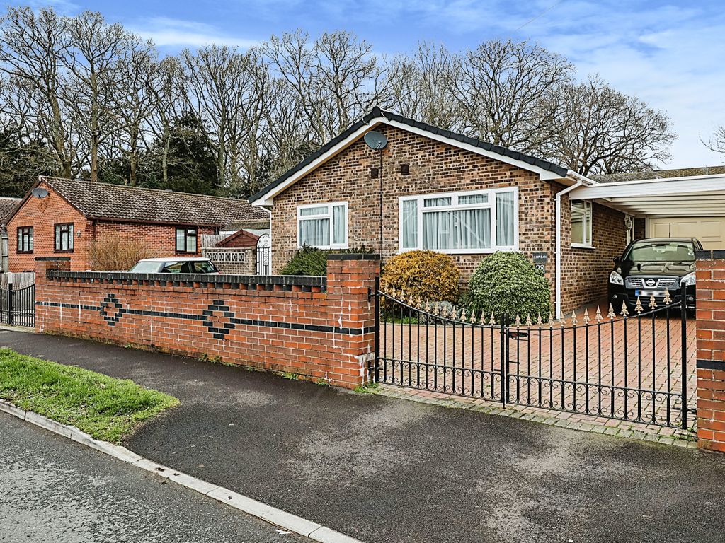 3 bed bungalow for sale in Longwood Avenue, Waterlooville, Hampshire