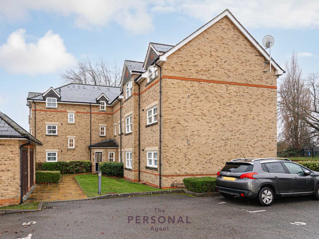 2 bed flat to rent in Gryphon House, Epsom KT19, £1,650 pcm Zoopla