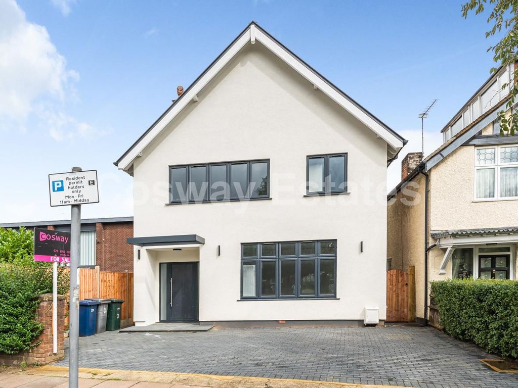 5 bed detached house for sale in Sylvan Avenue, London NW7, £1,325,000