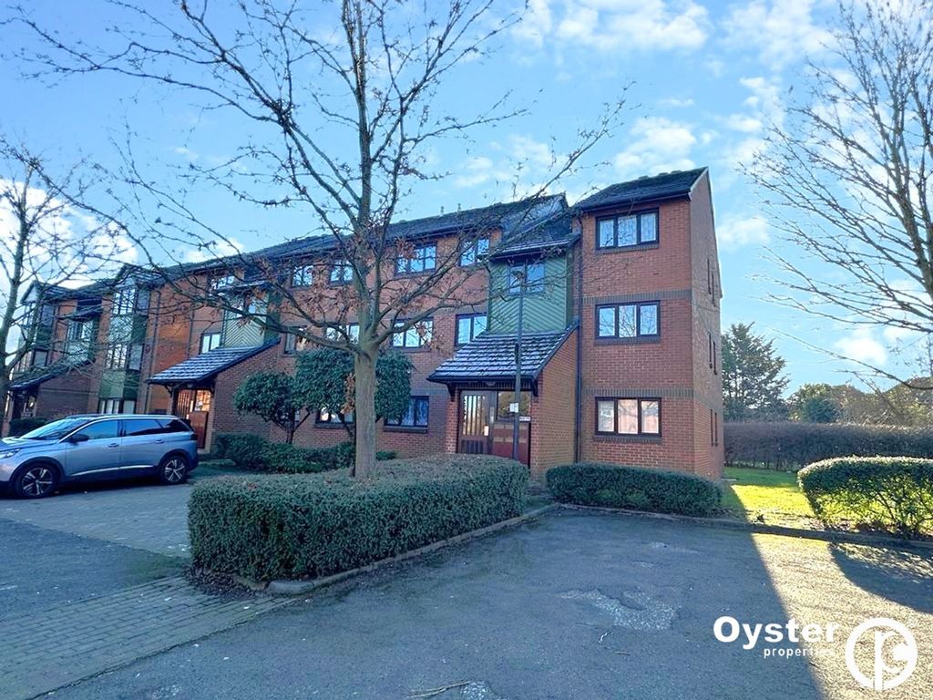 1 bed flat to rent in Maltby Drive, Enfield EN1, £1,300 pcm Zoopla