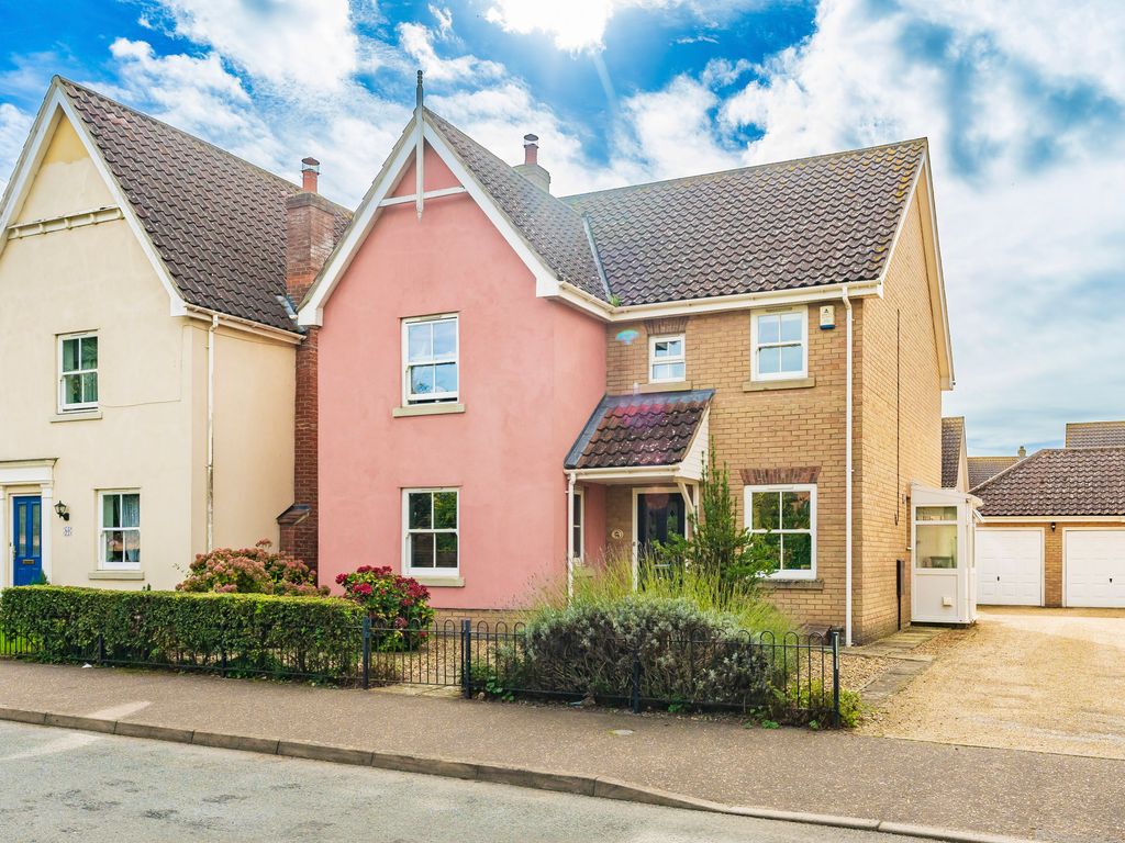 4 bed detached house for sale in Griston Road, Watton, Thetford IP25, £