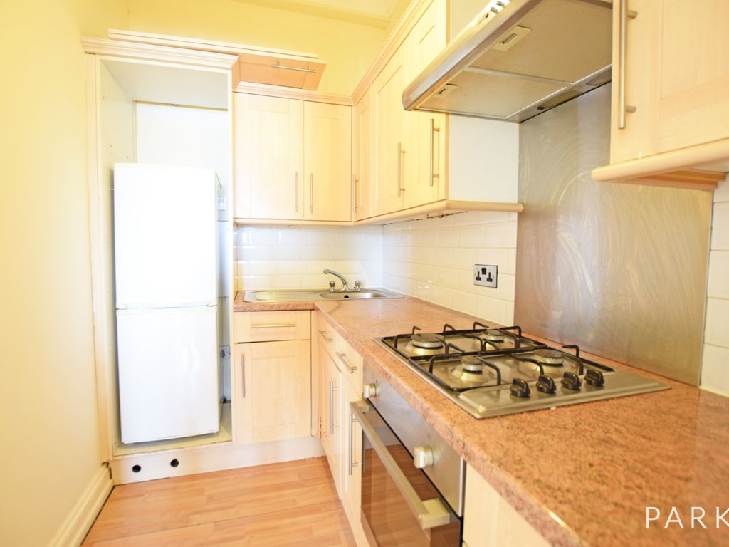 2 bed flat to rent in Ditchling Road, Brighton, East Sussex BN1, £1,295