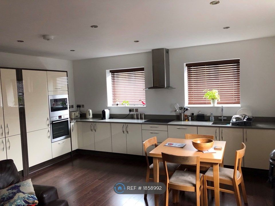 2 bed flat to rent in Hamley Lodge, London SE15, £2,050 pcm Zoopla