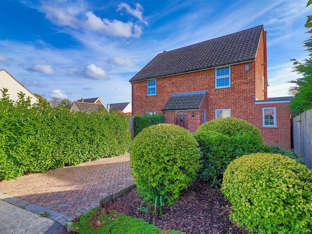 5 bed detached house for sale in Ann Beaumont Way, Hadleigh, Ipswich