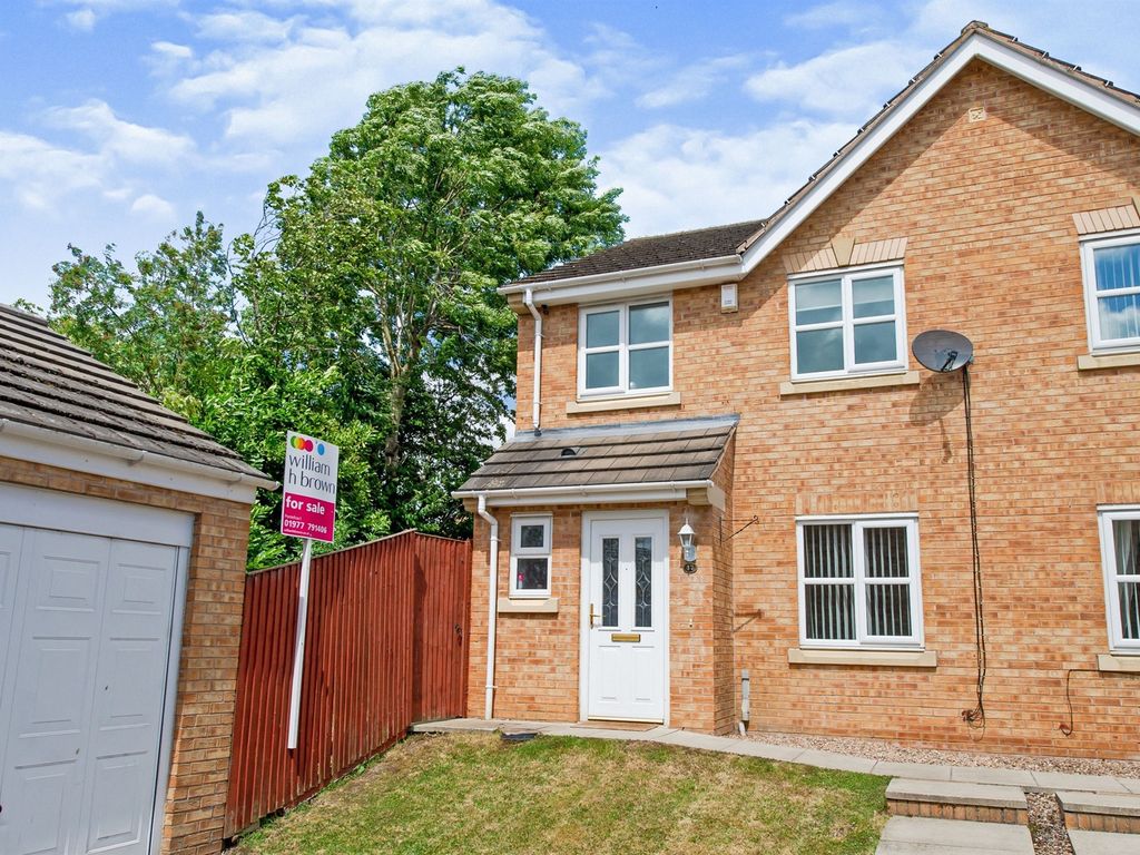 3 bed semidetached house for sale in Old Farm Way, Upton, Pontefract