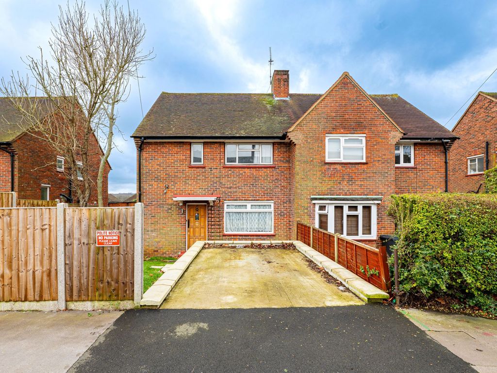 3 bed semidetached house for sale in Heathfield Vale, South Croydon