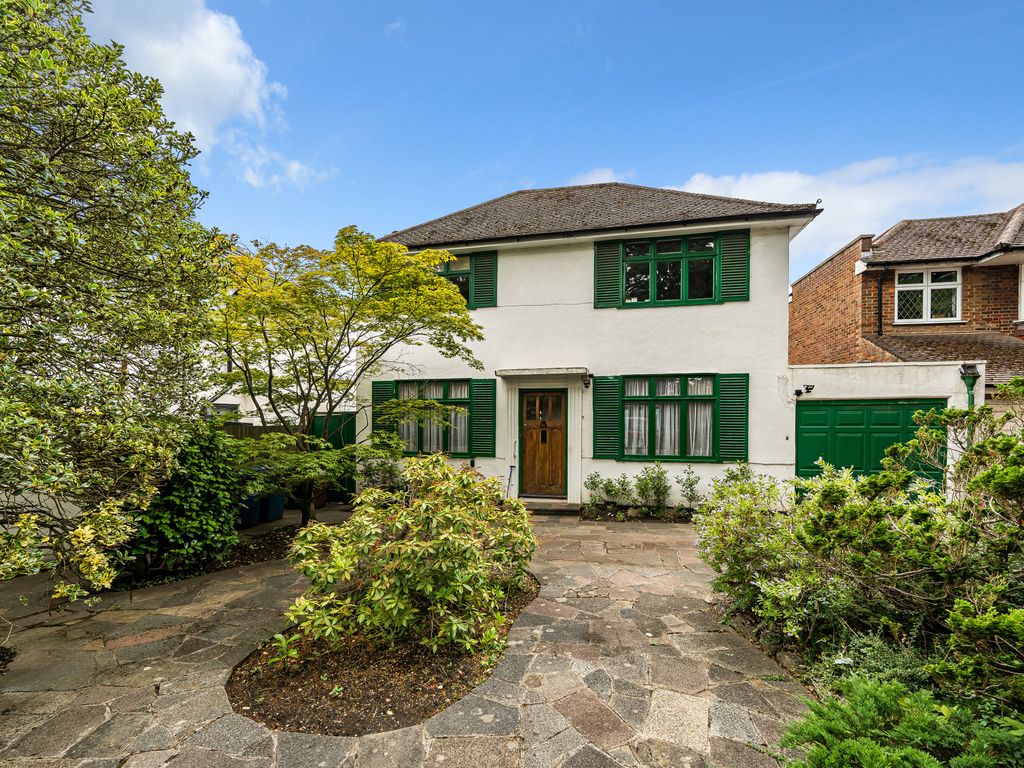 3 bed detached house for sale in London Road, Stanmore HA7, £999,999