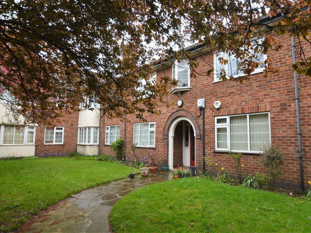 2 bed flat to rent in College Green Flats, Crosby, Liverpool L23, £650