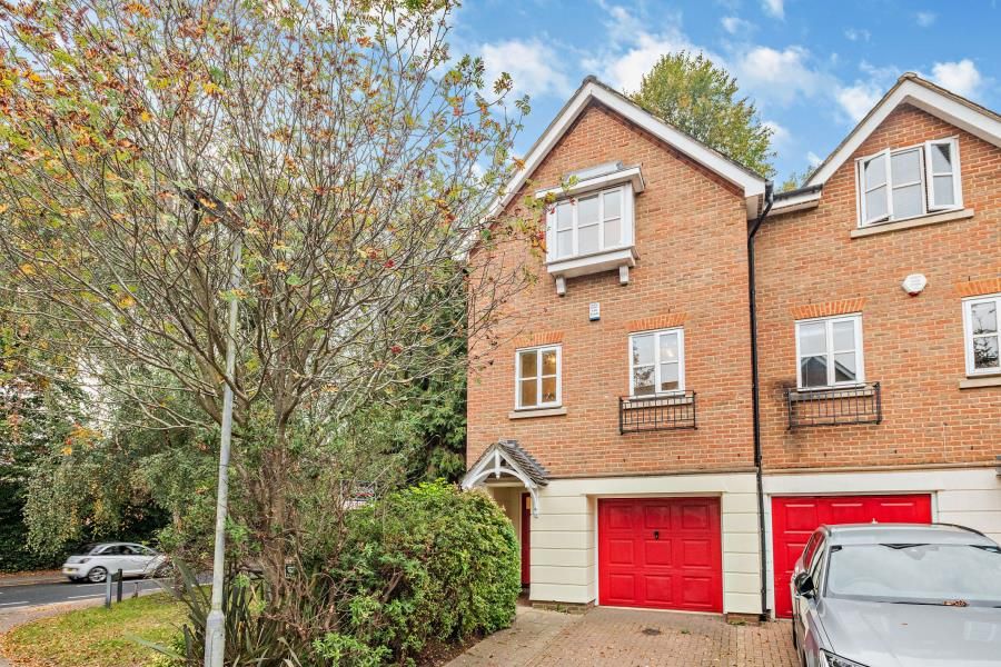 4 bed property to rent in Molteno Road, Watford WD17, £2,900 pcm Zoopla