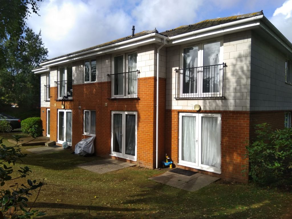 2 bed flat to rent in Oakdale Road, Poole BH15 Zoopla