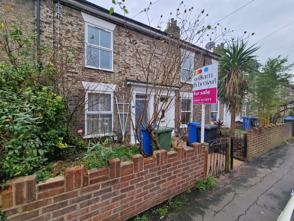 2 bed terraced house for sale in Alexandra Road, Norwich NR2, £270,000