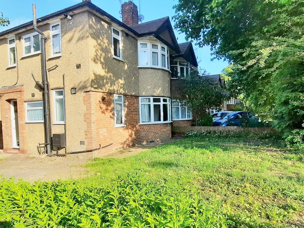 2 bed to rent in Bushey Mill Lane, Watford WD24, £1,250 pcm